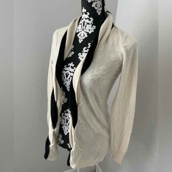 Neiman Marcus Cream and Black Cardigan Sz S - Picture 2 of 10